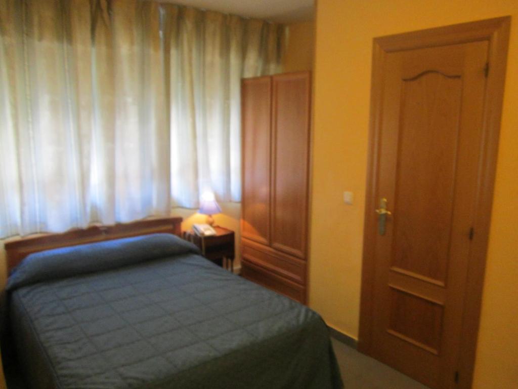 Hostal Al-Qazeres Caces Pokój zdjęcie