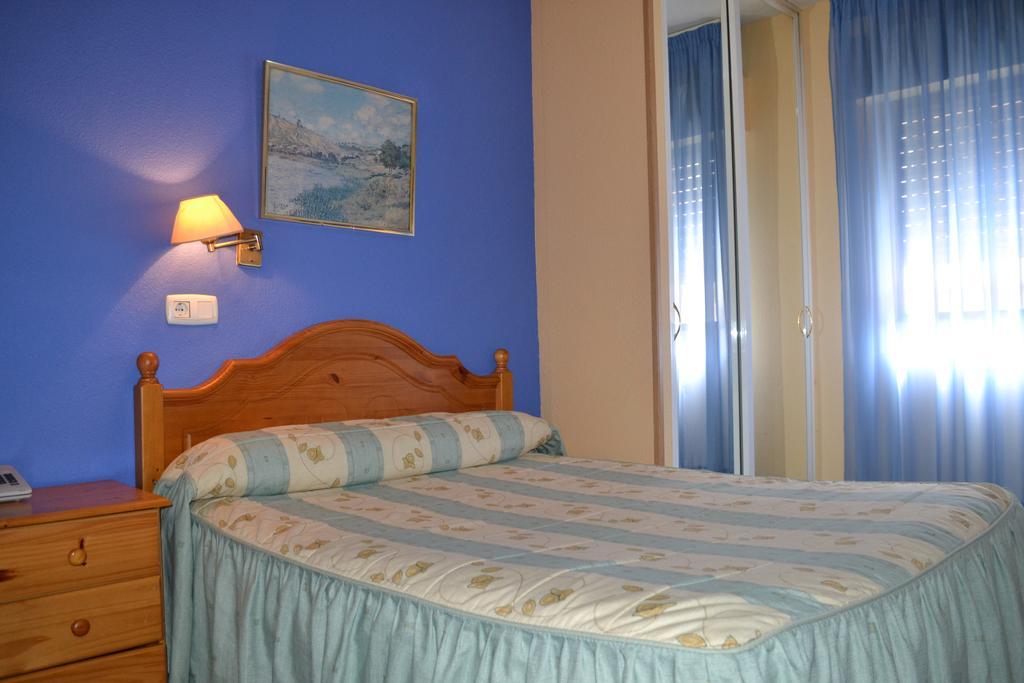 Hostal Al-Qazeres Caces Pokój zdjęcie
